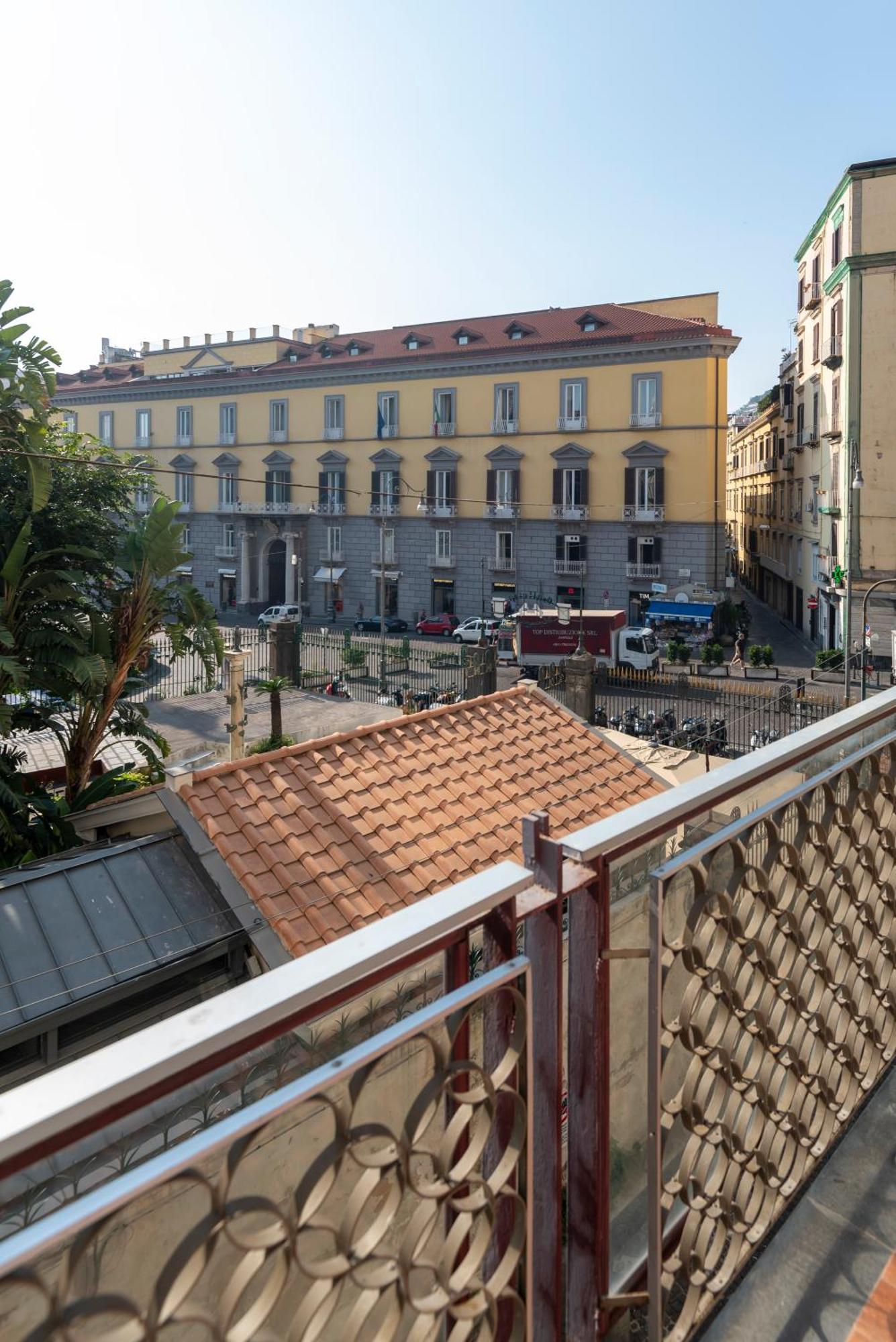 Well Suites - Piazza Dei Martiri Neapel Exteriör bild